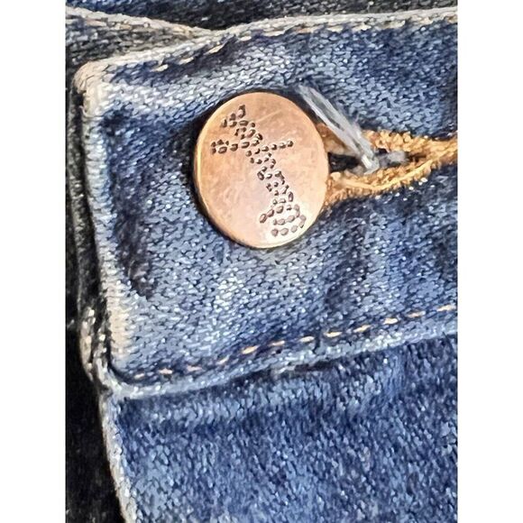 UPCYCLED Wrangler Distressed Wide Leg Jeans Sz 26” Q - Picture 6 of 9